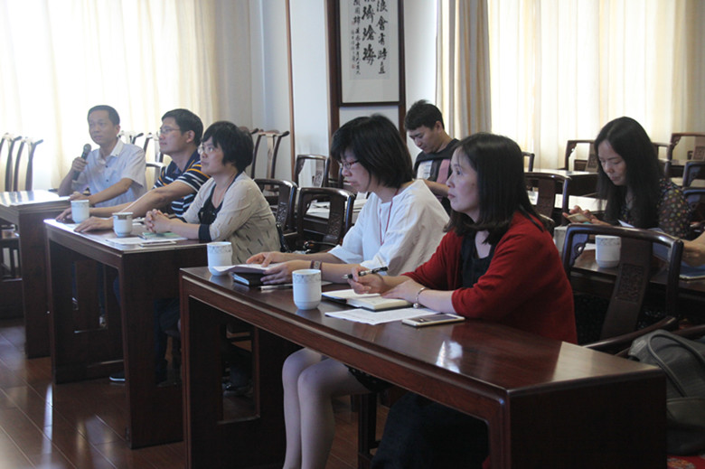 嘉興市廠務(wù)公開民主管理互檢工作組領(lǐng)導(dǎo) 蒞臨匯才紅木調(diào)研指導(dǎo)