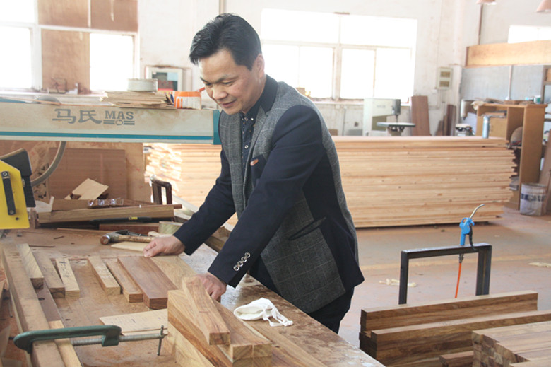 匯才匠心 | 潘順明：桐鄉(xiāng)工匠——精雕細(xì)琢堅(jiān)守“紅木夢(mèng)”