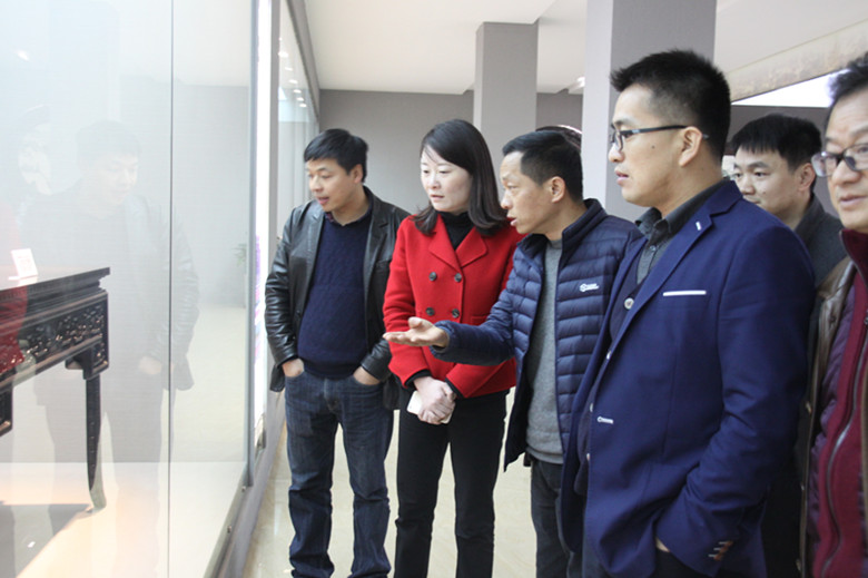 領(lǐng)導(dǎo)關(guān)懷 || 市委組織部副部長、市委兩新工委書記滕鳴婭 蒞臨匯才紅木調(diào)研指導(dǎo)