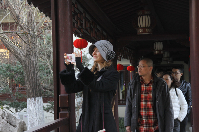 同濟大學(xué)浙江學(xué)院建筑系師生蒞臨匯才紅木參觀交流