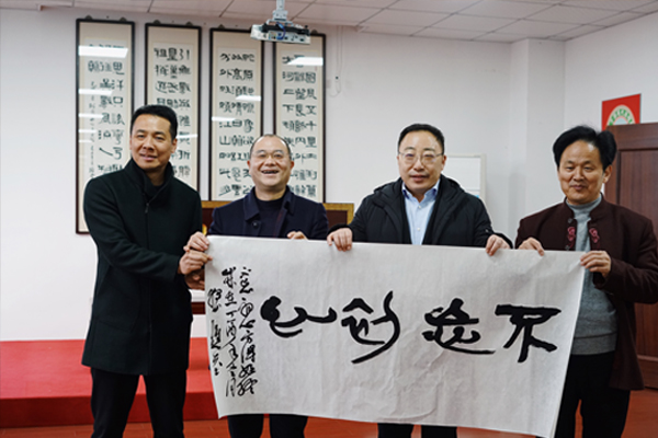 嘉興市委常委、副市長鮑九生蒞臨匯才紅木調(diào)研指導(dǎo)