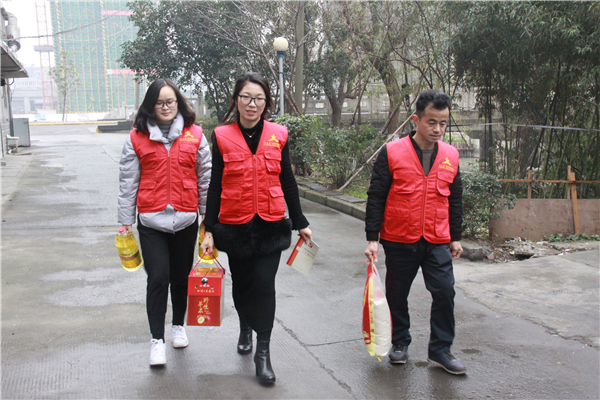 節(jié)前送溫暖 | 匯才黨支部慰問結(jié)對困難家庭