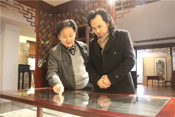 浙江省工藝美術(shù)學(xué)會會長黃小明蒞臨匯才紅木交流指導(dǎo)