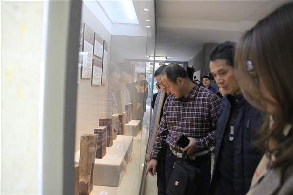 桐鄉(xiāng)市僑聯(lián)界別政協(xié)活動(dòng)在匯才紅木舉行